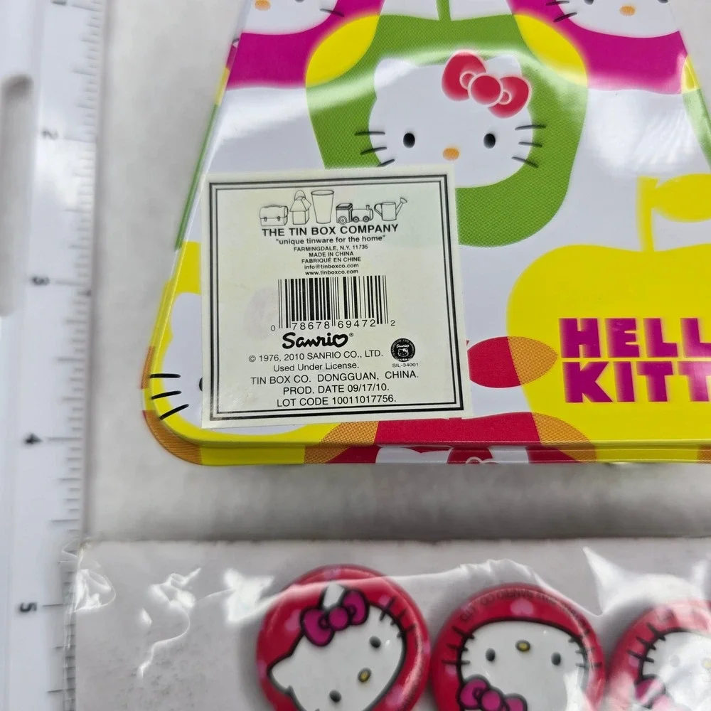 Hello Kitty Mini Purse Tin Box Bead Handle Button Magnets Sanrio 2010 2012